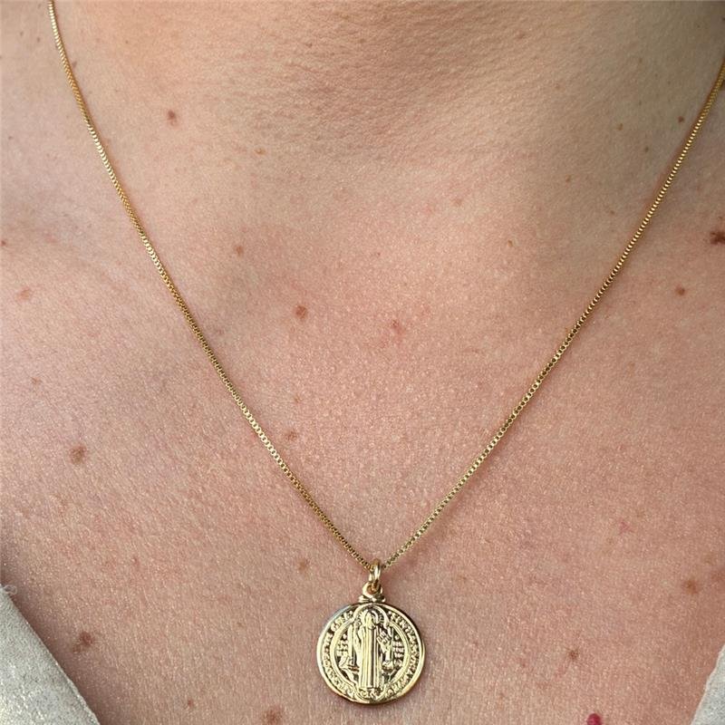 COLAR COM SÃO BENTO FOLHEADO A OURO 18K