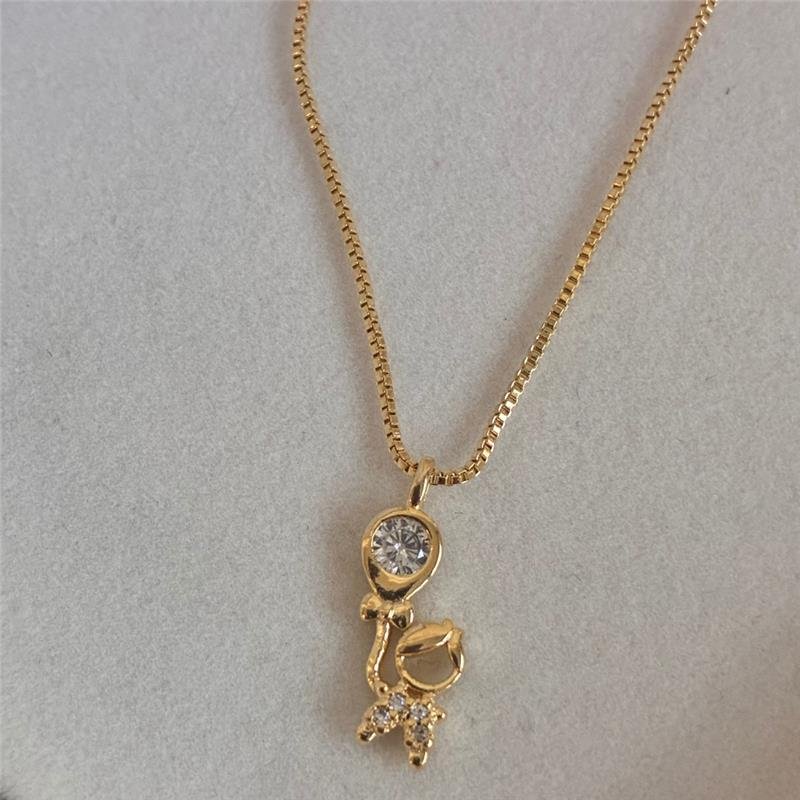 COLAR COM MENINO EM ZIRCÔNIA FOLHEADO A OURO 18K