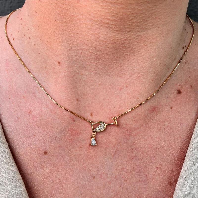 COLAR TAÇA COM DETALHES EM ZIRCÔNIAS FOLHEADO A OURO 18K