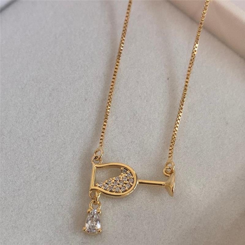 COLAR TAÇA COM DETALHES EM ZIRCÔNIAS FOLHEADO A OURO 18K