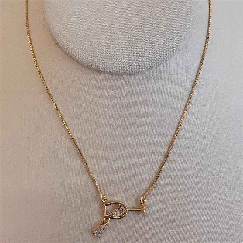 COLAR TAÇA COM DETALHES EM ZIRCÔNIAS FOLHEADO A OURO 18K