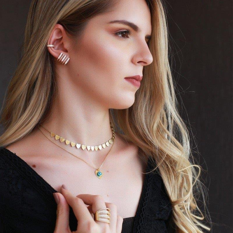 COLAR CHOKER COM CORAÇÕES FOLHEADO A OURO 18K