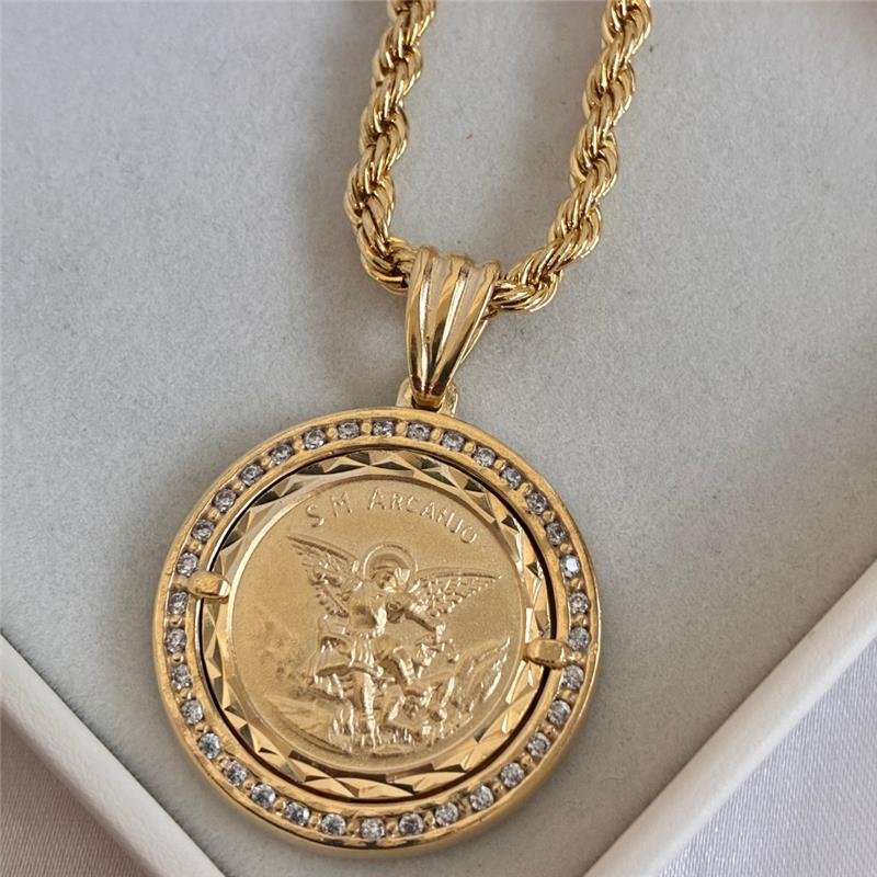 COLAR COM SÃO MIGUEL ARCANJO FOLHEADO A OURO 18K