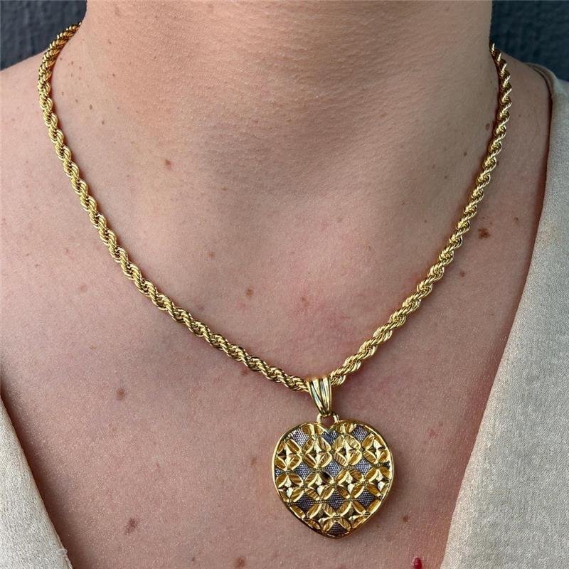 COLAR COM CORAÇÃO TRABALHADO FOLHEADO A OURO 18K