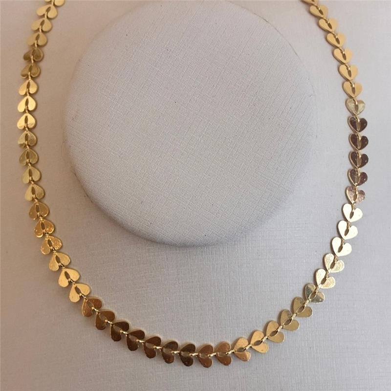 COLAR CHOKER COM CORAÇÕES FOLHEADO A OURO 18K