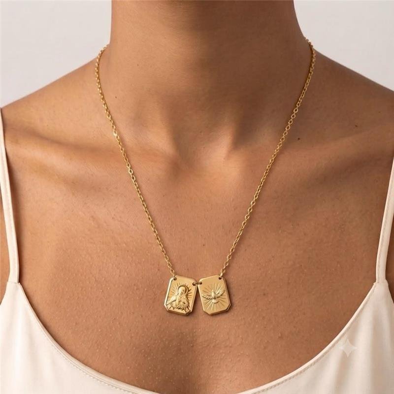 COLAR ESTILO ESCAPULÁRIO COM DIVINO ESPIRITO SANTO E SAGRADO CORAÇÃO FOLHEADO A OURO 18K