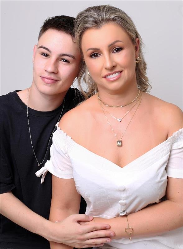 COLAR DUPLO COM CORAÇÕES DE ZIRCÔNIA FOLHEADO A OURO 18K