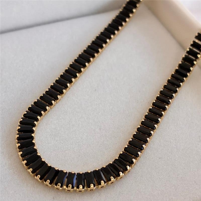 COLAR RIVIERA PRETA FOLHEADO A OURO 18K