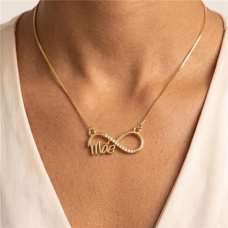 COLAR INFINITO COM ESCRITA MÃE FOLHEADO A OURO 18K 
