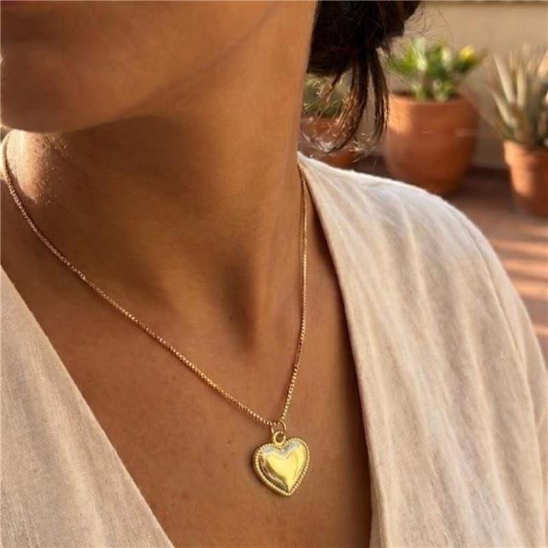 COLAR CORAÇÃO FOLHEADO A OURO 18K 