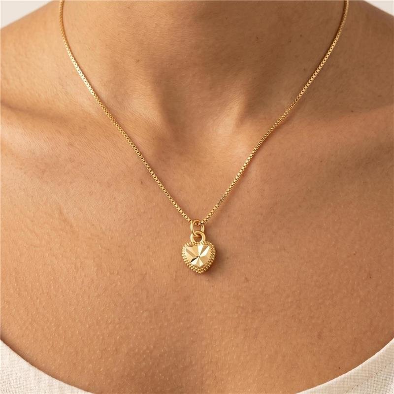 COLAR INFANTIL VENEZIANO COM PINGENTE CORAÇÃO CISELADO FOLHEADO A OURO 18K