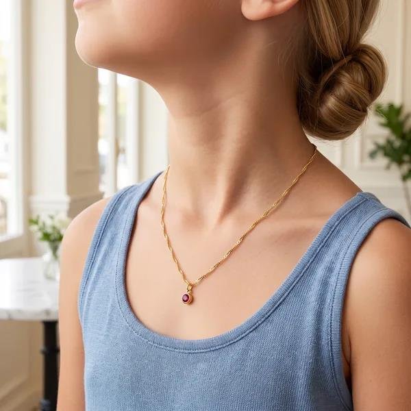 COLAR INFANTIL CORRENTE TORCIDA COM PINGENTE ZIRCÔNIA LARANJA FOLHEADO A OURO 18K