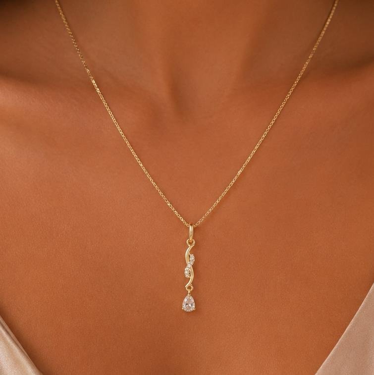 COLAR CRAVEJADO COM PONTO DE LUZ 45CM FOLHEADO A OURO 18K 