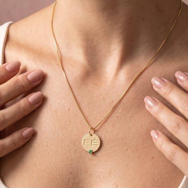 COLAR FÉ COM ZIRCÔNIA VERDE FOLHEADO A OURO 18K 