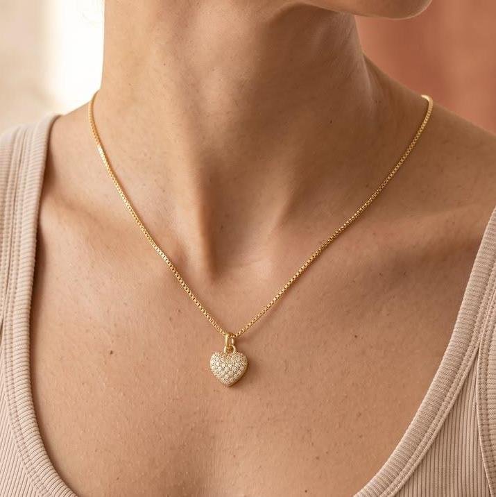 COLAR CORAÇAO CRAVEJADO FOLHEADO A OURO 18K 