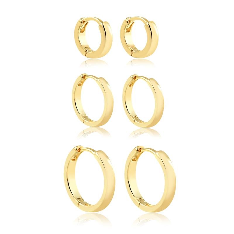 BRINCO DE TRIO COM ARGOLAS LISAS DE DIFERENTES TAMANHOS FOLHEADO A OURO 18K