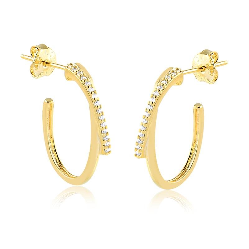 BRINCO DE ARGOLA COM DETALHE CRAVEJADO EM ZIRCÔNIAS FOLHEADO A OURO 18K