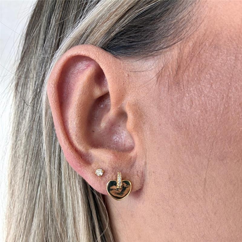 BRINCO DE CORAÇÃO FIXO COM DETALHE EM ZIRCÔNIAS FOLHEADO A OURO 18K