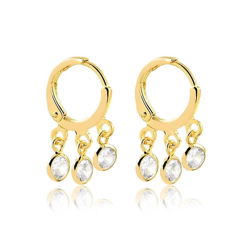 BRINCO DE ARGOLA COM TRÊS PONTOS DE LUZ EM ZIRCÔNIAS FOLHEADO A OURO 18K