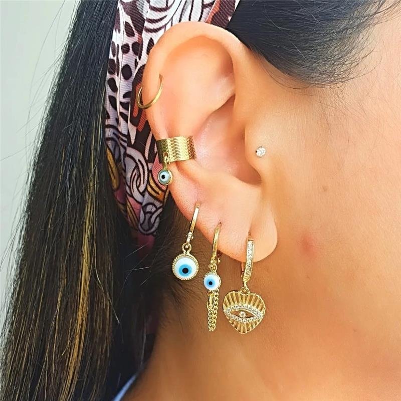 BRINCO DE ARGOLA COM CORRENTE E OLHO GREGO FOLHEADO A OURO 18K