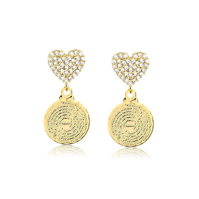 BRINCO COM BASE CORAÇÃO CRAVEJADA EM ZIRCÔNIAS COM PINGENTE DE ORAÇÃO FOLHEADO A OURO 18K