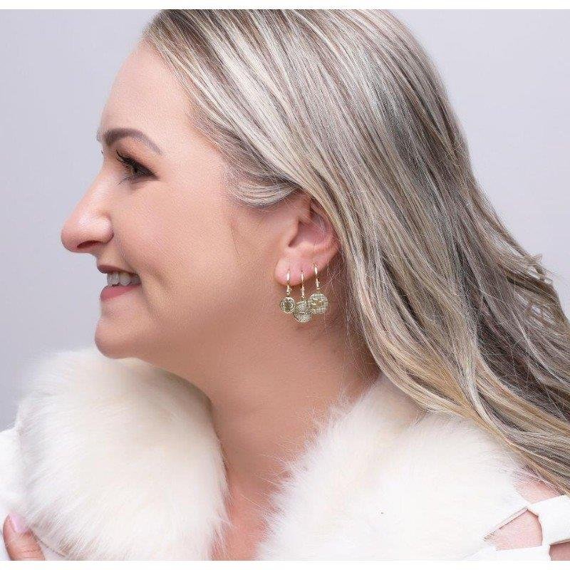 BRINCO DE ARGOLA COM MEDALHA DE SÃO BENTO FOLHEADO A OURO 18K