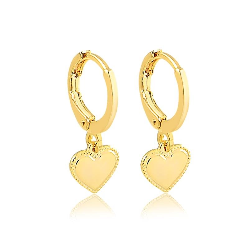 BRINCO DE ARGOLA COM CORAÇÃO FOLHEADO A OURO 18K
