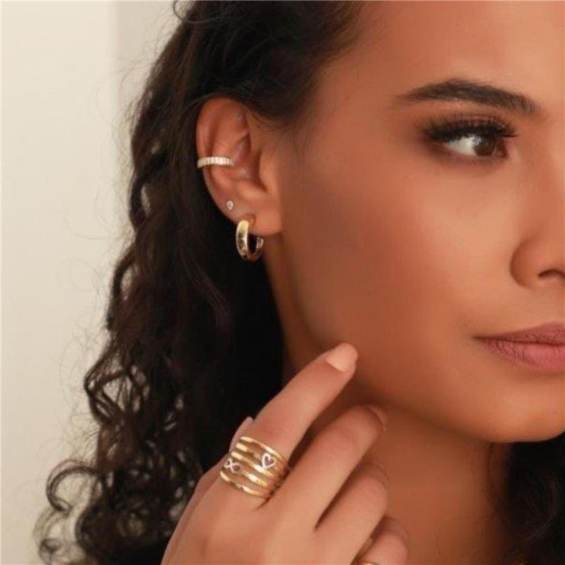 BRINCO DE ARGOLA COM BORDA CRAVEJADA EM ZIRCÔNIAS FOLHEADO EM OURO 18K
