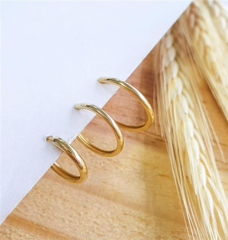 BRINCO DE TRIO COM ARGOLAS FINAS EM DIFERENTES TAMANHOS FOLHEADO A OURO 18K