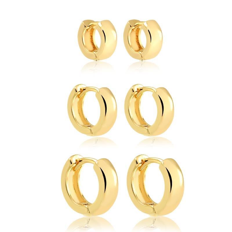 BRINCO DE TRIO COM ARGOLAS LISAS DE DIFERENTES TAMANHOS FOLHEADO A OURO 18K