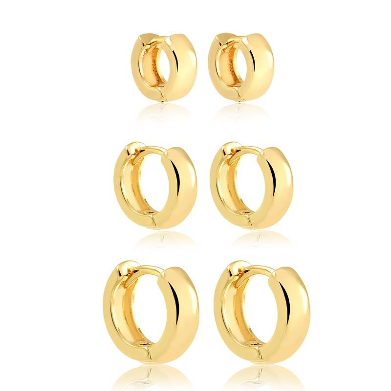 BRINCO DE TRIO COM ARGOLAS LISAS DE DIFERENTES TAMANHOS FOLHEADO A OURO 18K