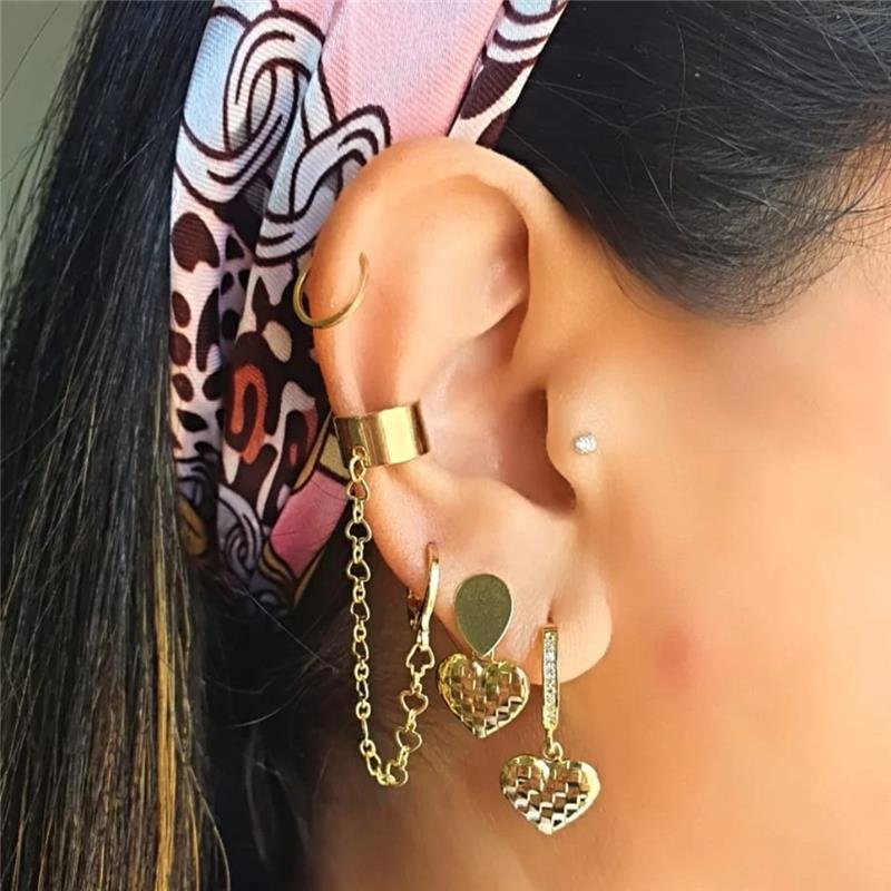 BRINCO DE ARGOLA CLICK COM CORAÇÃO TRABALHADO FOLHEADO A OURO 18K