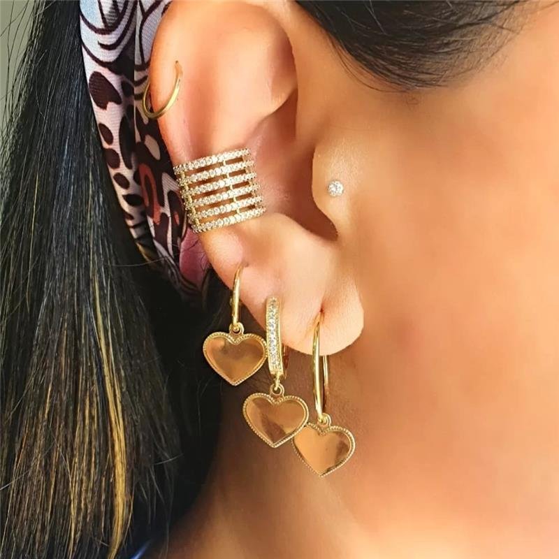 BRINCO DE ARGOLA COM CORAÇÃO FOLHEADO A OURO 18K