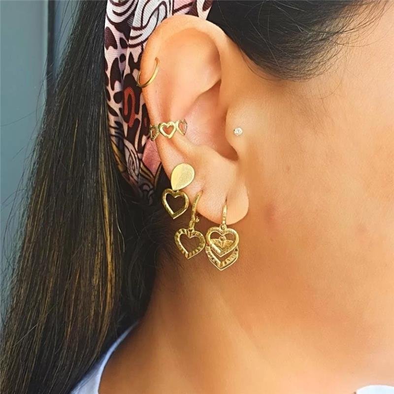 BRINCO ARGOLA CLICK COM CORAÇÃO TRABALHADO FOLHEADO A OURO 18K