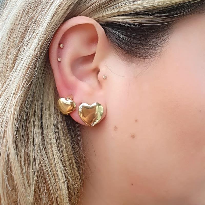 BRINCO CORAÇÃO LISO COM DETALHES DE ZIRCÔNIAS FOLHEADO A OURO 18K