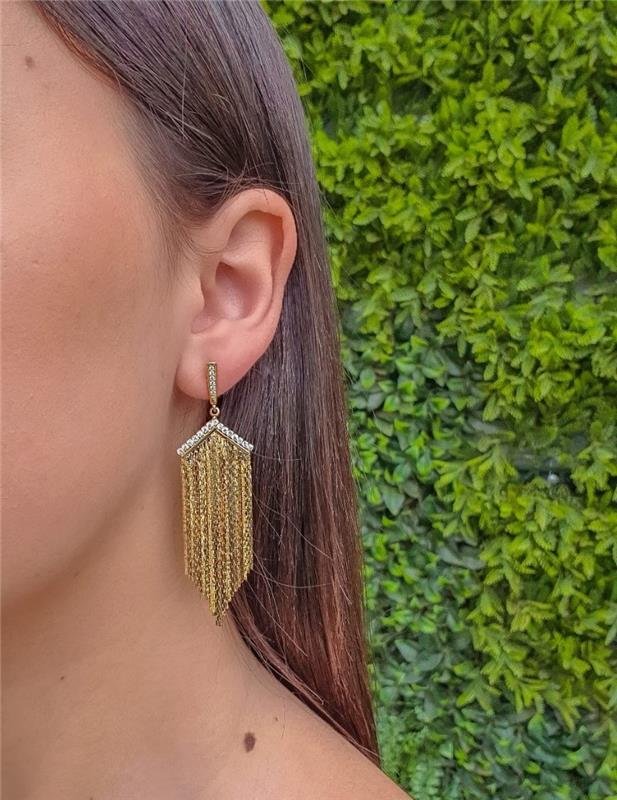 BRINCO FRANJA COM BASE CRAVEJADA FOLHEADO A OURO 18K