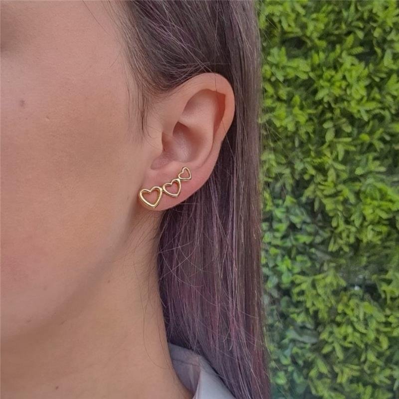 BRINCO EAR CUFF DE CORAÇÃO FOLHEADO A OURO 18K