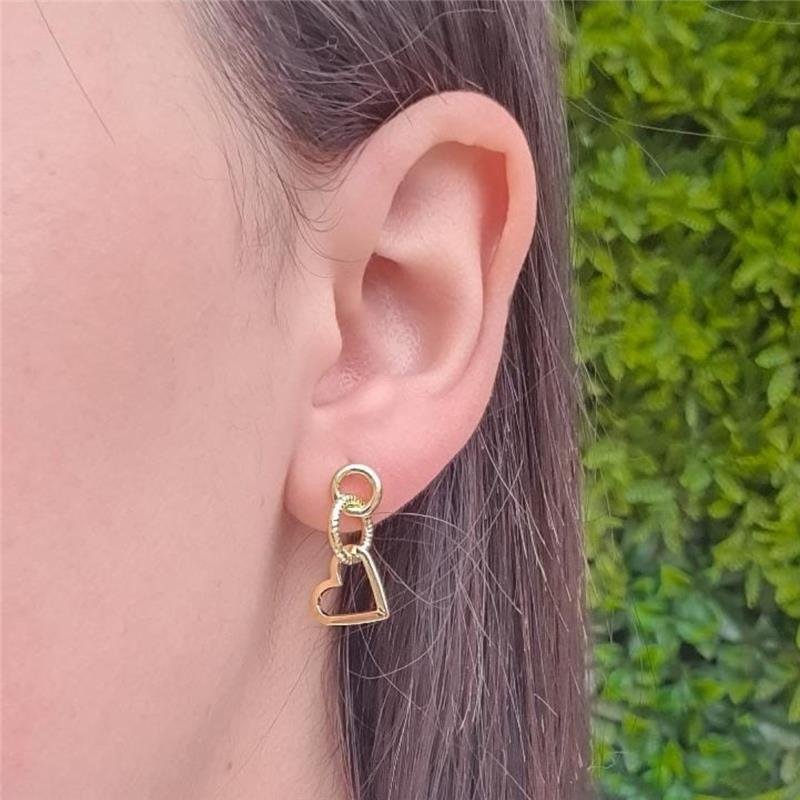 BRINCO CIRCULOS COM CORAÇÃO FOLHEADO A OURO 18K