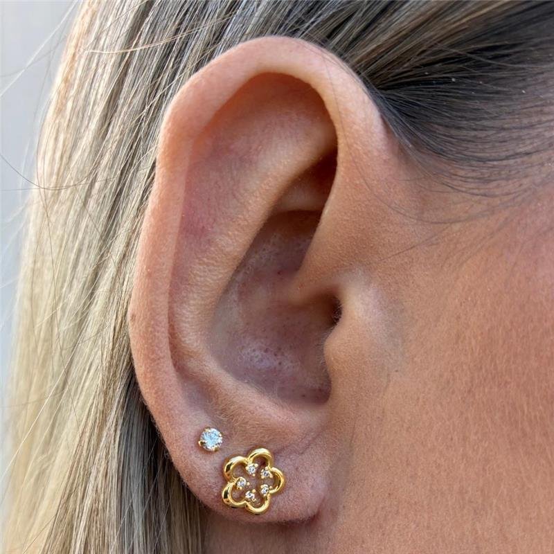 BRINCO FLOR COM ZIRCÔNIA E PONTO DE LUZ FOLHEADO A OURO 18K 