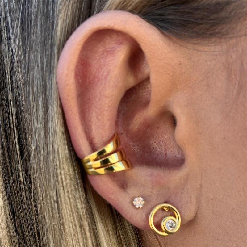 BRINCO CÍRCULO VAZADO COM PONTO DE ZIRCÔNIA FOLHEADO A OURO 18K 