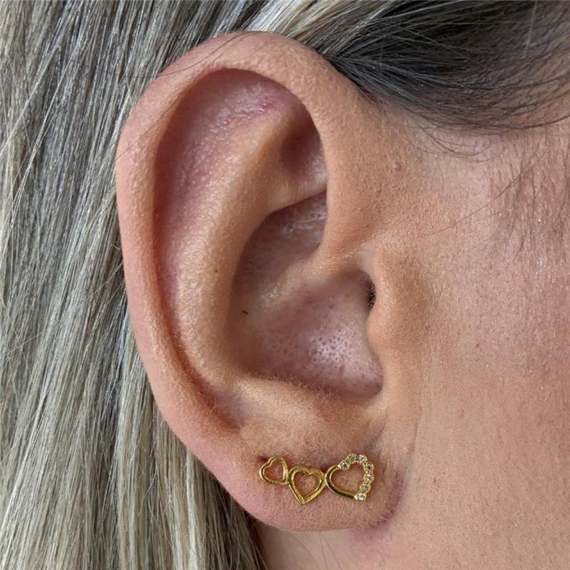 BRINCO EAR CUFF CORAÇÕES FOLHEADO A OURO 18K