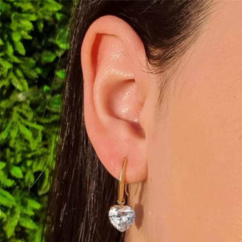 BRINCO PENDULO LISO COM CORAÇÃO FOLHEADO A OURO 18K