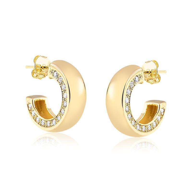 BRINCO MEIA ARGOLA LATERAL CRAVEJADA FOLHEADO A OURO 18K