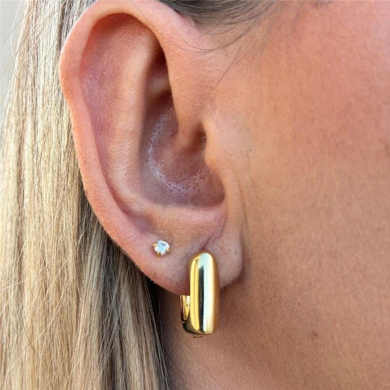 BRINCO ARGOLA CLICK QUADRADA LISA BANHADA A OURO 18K