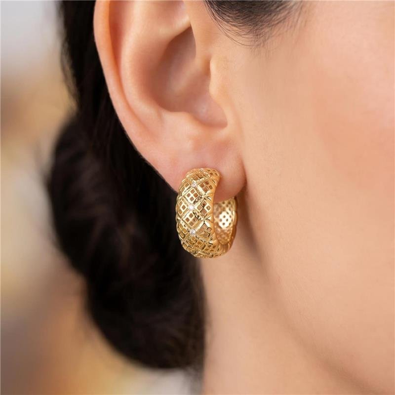 BRINCO ARGOLA VAZADA FOLHEADA A OURO 18K 