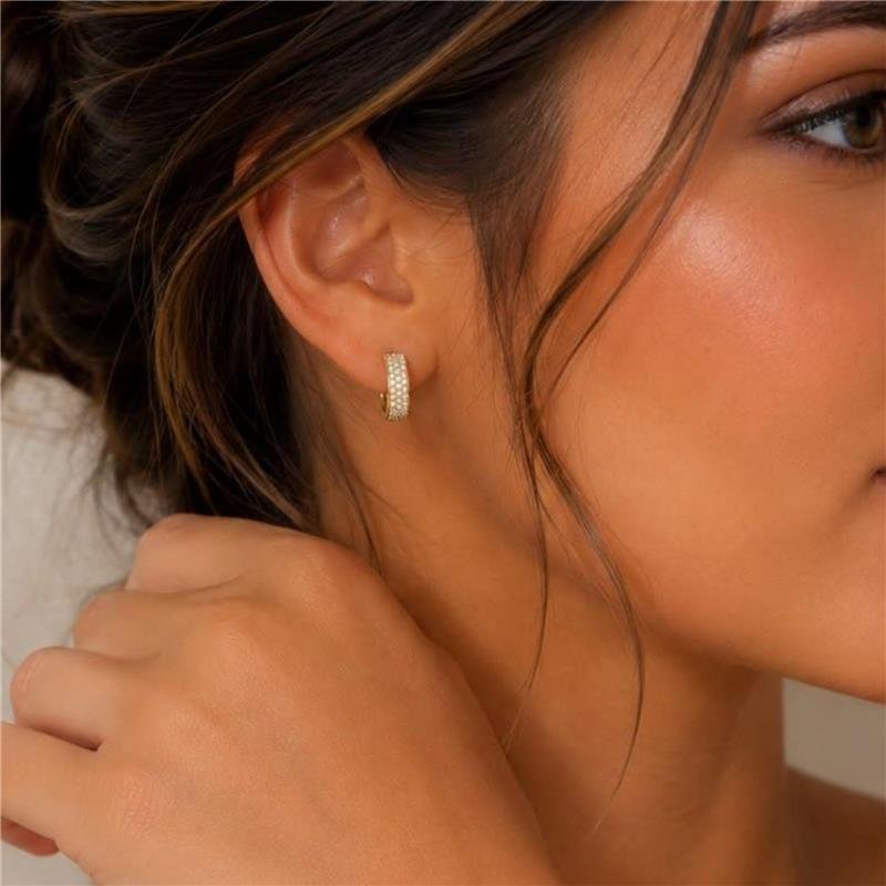 BRINCO ARGOLA CRAVEJADA FOLHEADA A OURO 18K