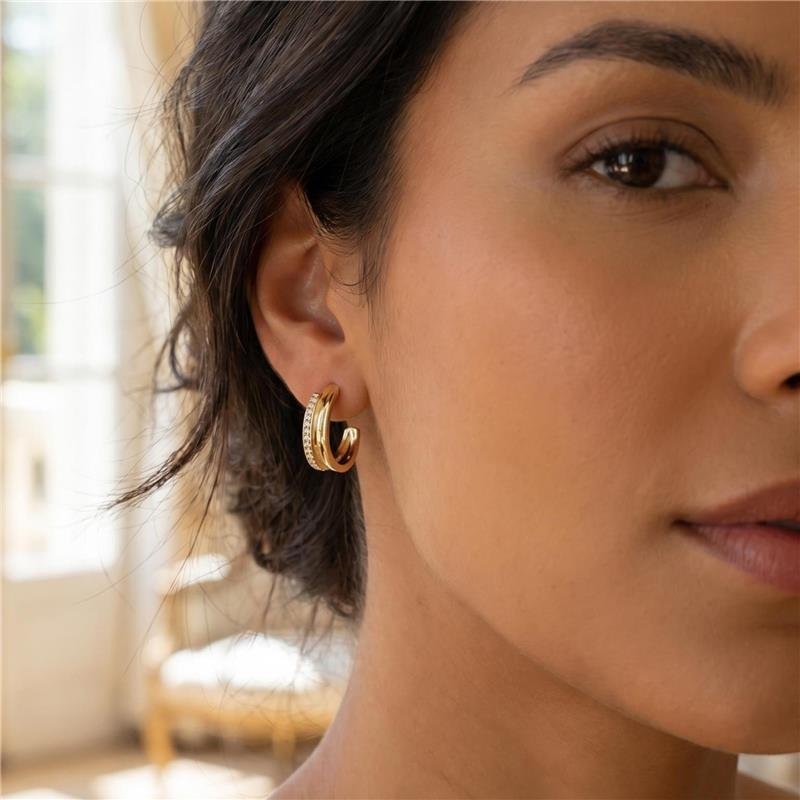 BRINCO MEIA ARGOLA CRAVEJADA FOLHEADA A OURO 18K 