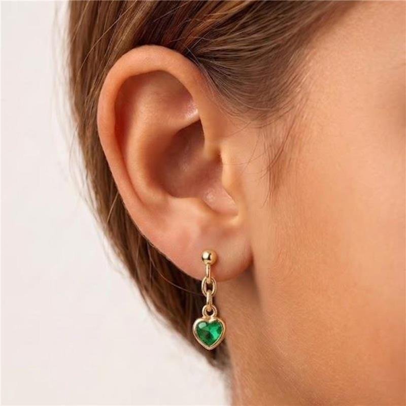 BRINCO INFANTIL PENDENTE COM CORAÇÃO ZIRCÔNIA VERDE FOLHEADO A OURO 18K
