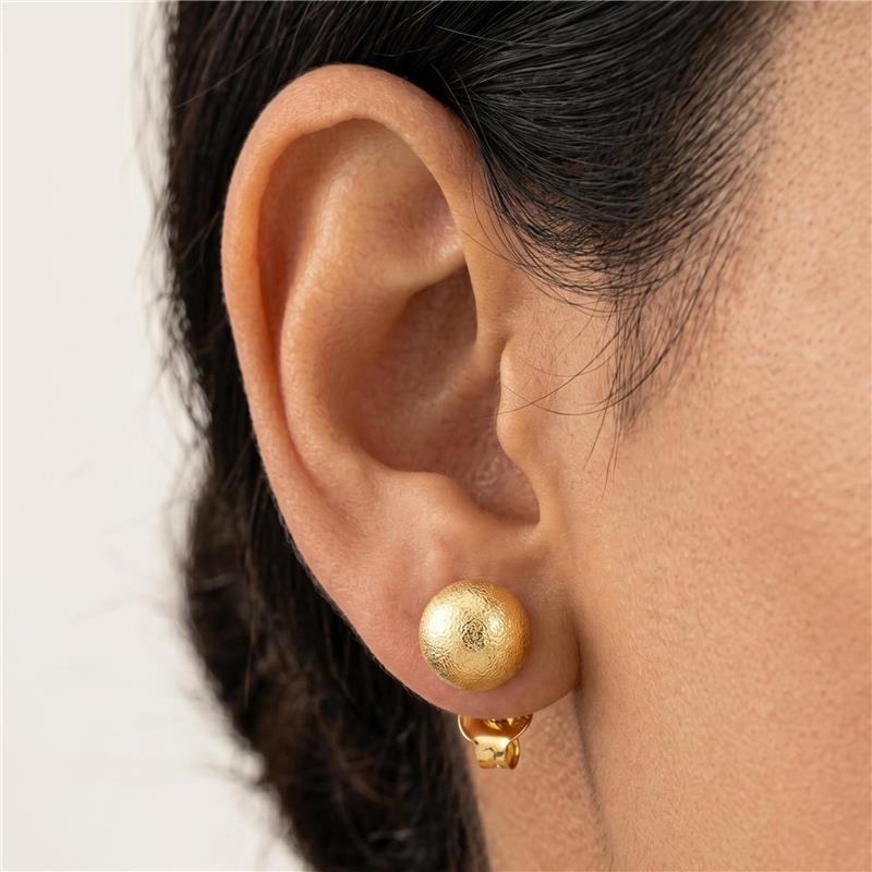 BRINCO BOLA TRABALHADA 8MM FOLHEADA A OURO 18K 