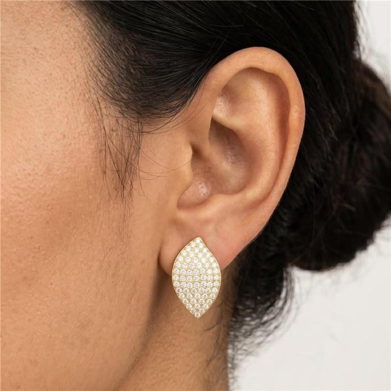 BRINCO CRAVEJADO FOLHEADO A OURO 18K 